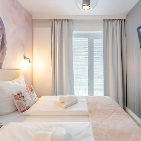 Z Basenem I Sniadaniem -polanki Aqua -holiday Apartment
